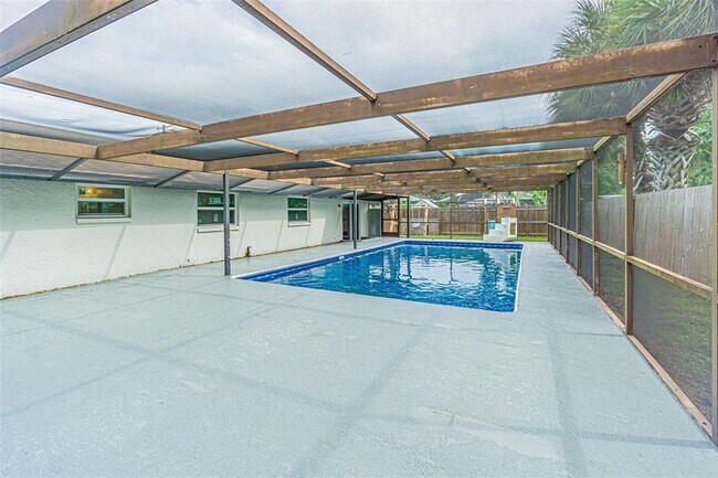 Building Photo - 6321 Spanish Main Dr