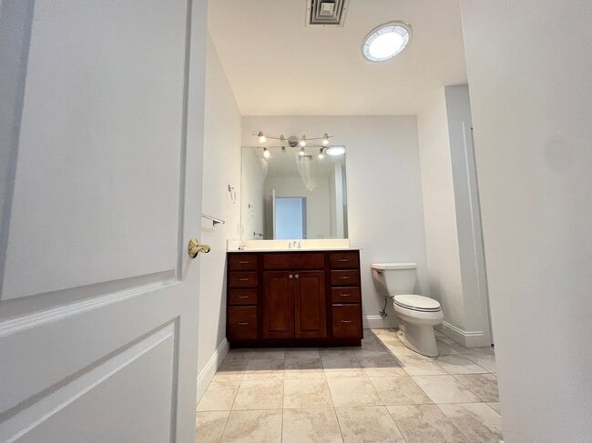 Building Photo - 141 Grovers Ave