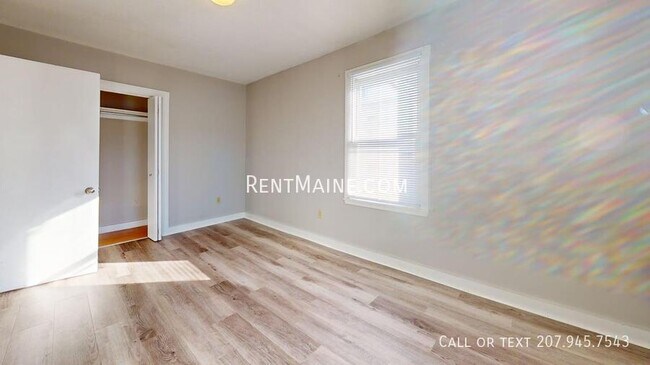 Building Photo - 119 Main St