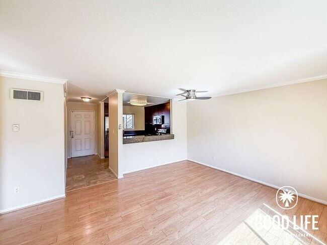 Building Photo - 7445 Charmant Dr