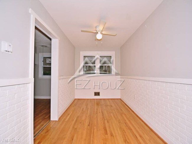 Building Photo - 2 br, 1.5 bath Apartment - 4108 Eastmont Ave