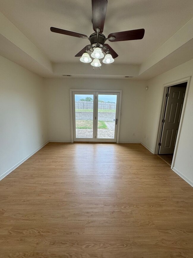 Building Photo - 3 bedroom 2 bath house