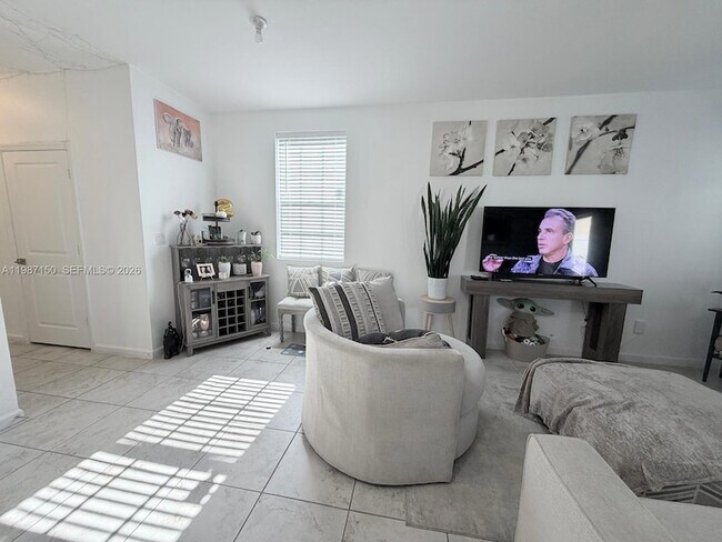 Building Photo - 4002 NW 11th Ct