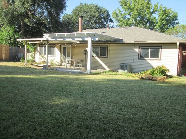 Building Photo - 2506 Portland Dr