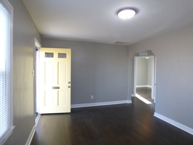 Building Photo - COMING SOON! Recently Renovated House near North Limestone! All Electric, Garage, Dogs Ok!