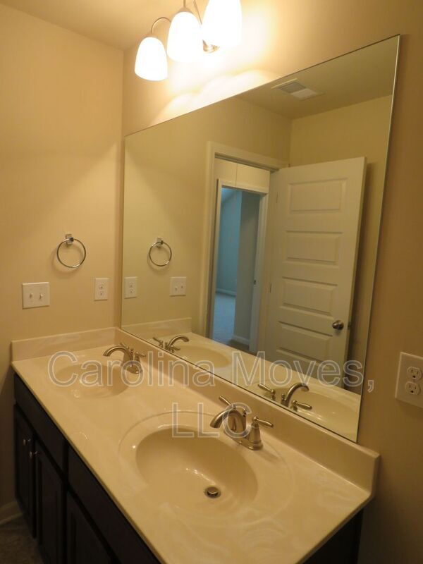 Building Photo - 163 Heatherwood Ln