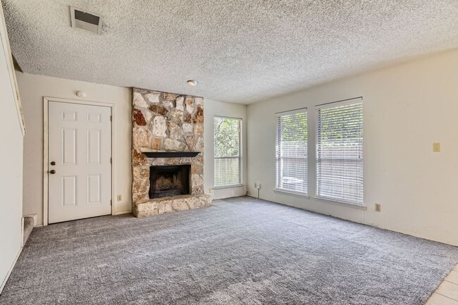 Building Photo - 2 Bedroom Condo in West Lake Hills- Eanes ISD