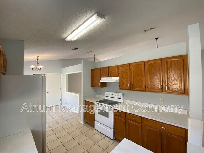 Building Photo - 277 Lakebreeze Cir