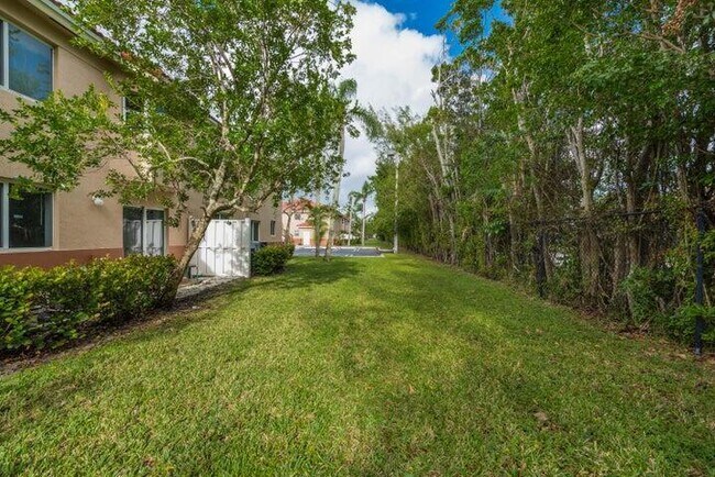 Building Photo - 3500 Briar Bay Blvd