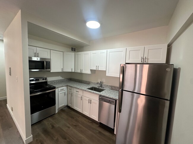 Primary Photo - 1560 N Prospect Ave