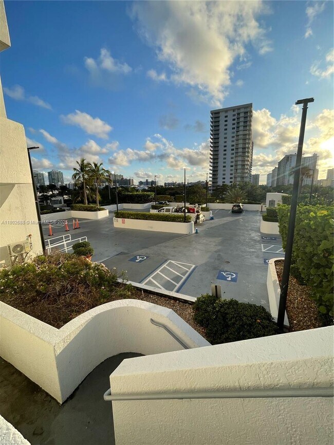 Building Photo - 17375 Collins Ave