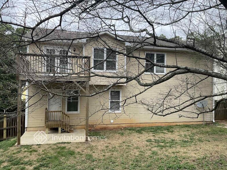 Building Photo - 560 Heathgate Dr SW