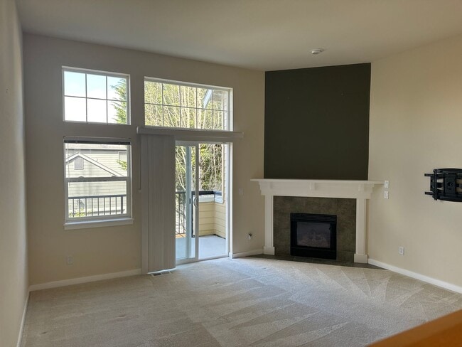 Building Photo - Beautiful 2 bedroom Townhouse in Issaquah Highland - Move in Ready
