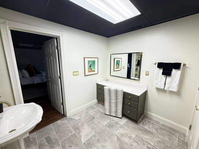 Building Photo - 33 Pinners Ln