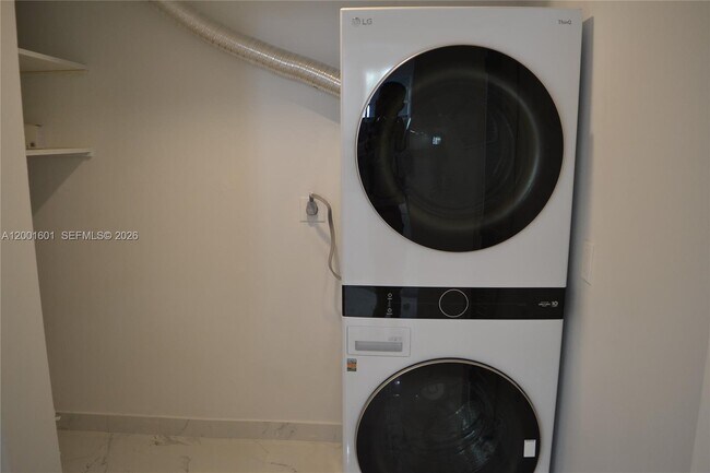 Building Photo - 220 NW 87th Ave