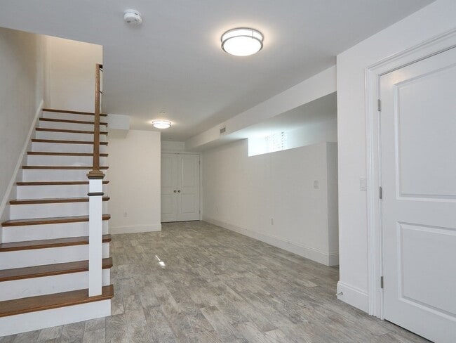 Building Photo - 181 Putnam Ave
