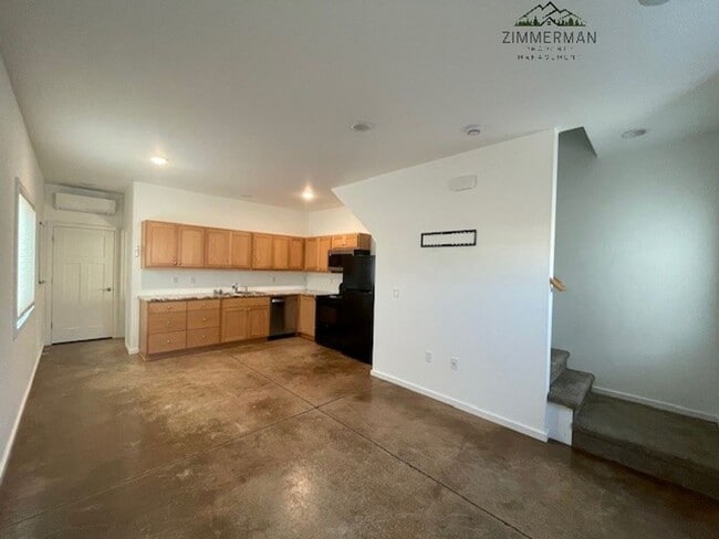 Building Photo - Modern 2 Bedroom Home in the Heart of Springfield!