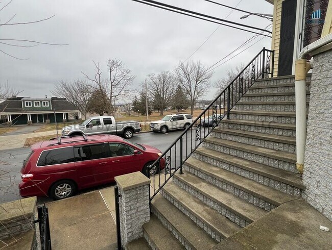 Building Photo - 455 Middle St