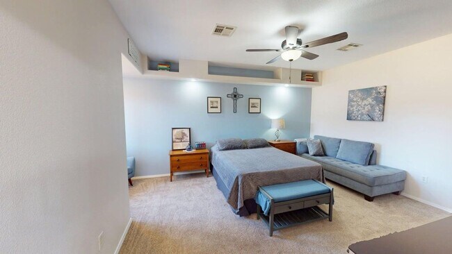 Building Photo - 3-Bedroom/2.5-Bathroom in Alamogordo, NM