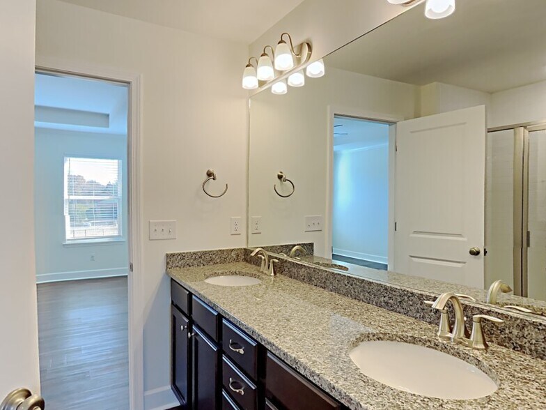 Building Photo - 417 Bluewater Dr