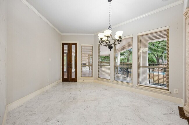 Building Photo - 2101 Miracle Point Dr