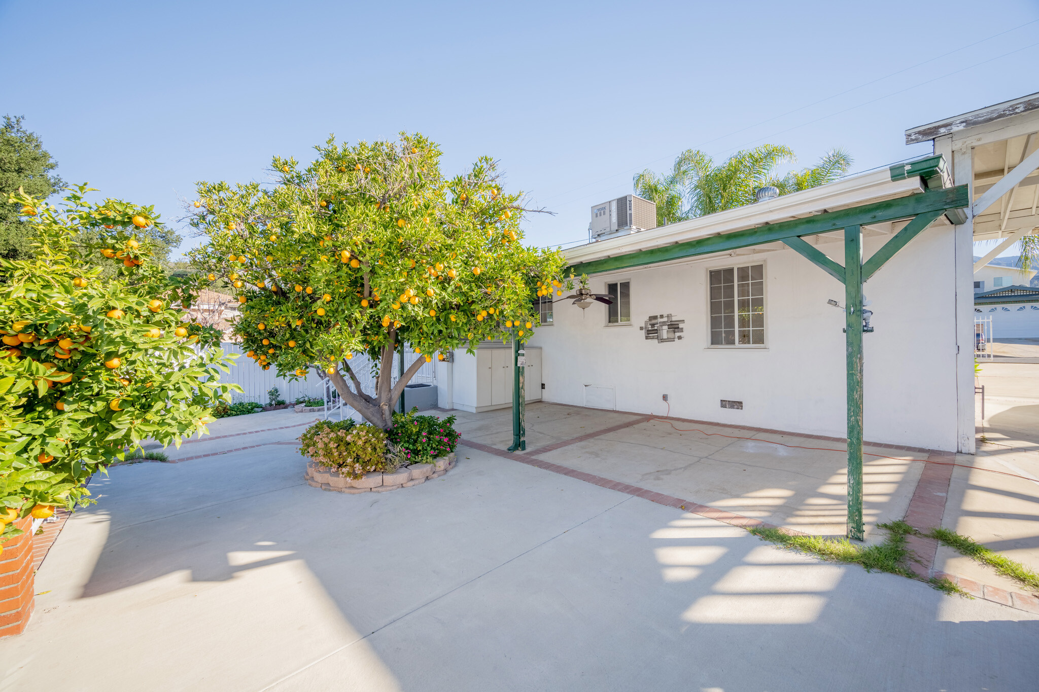 Building Photo - 10645 Mather Ave