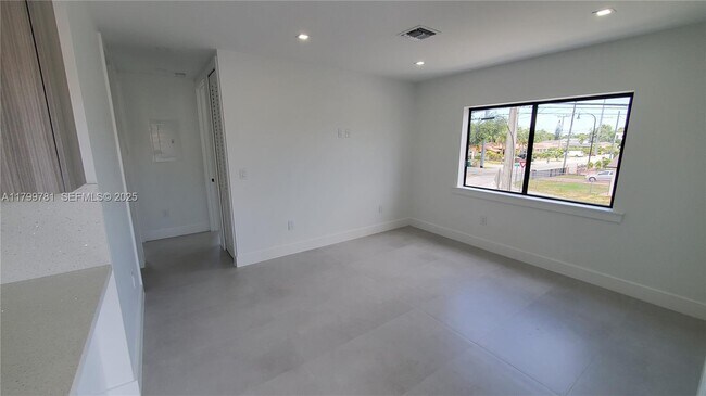 Building Photo - 6201 SW 22nd St