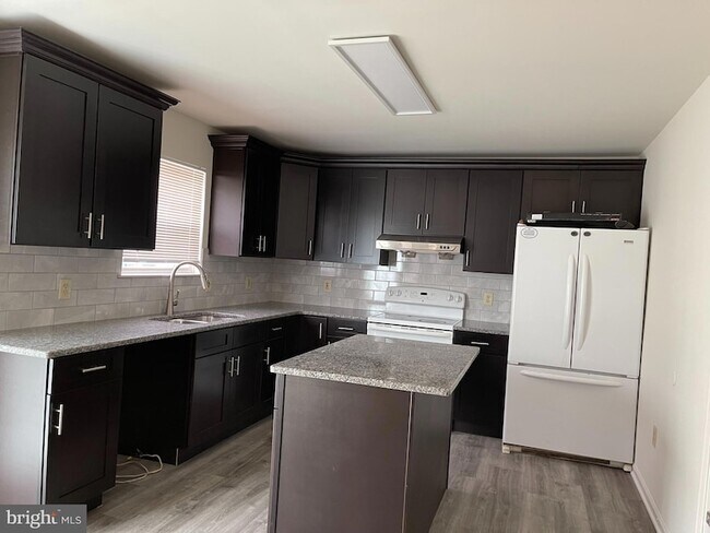 Building Photo - 4 Cognac Dr