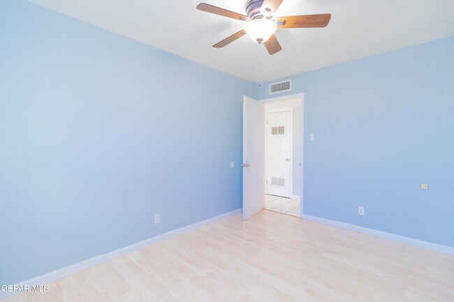 Building Photo - 451 Borrett St