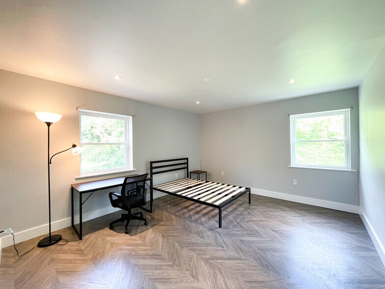 Building Photo - 4027 Beechwood Blvd