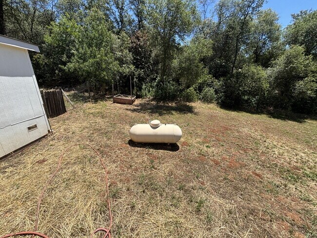 Building Photo - Large 3-bedroom home on peaceful acreage with usable yard on Lotus Road!