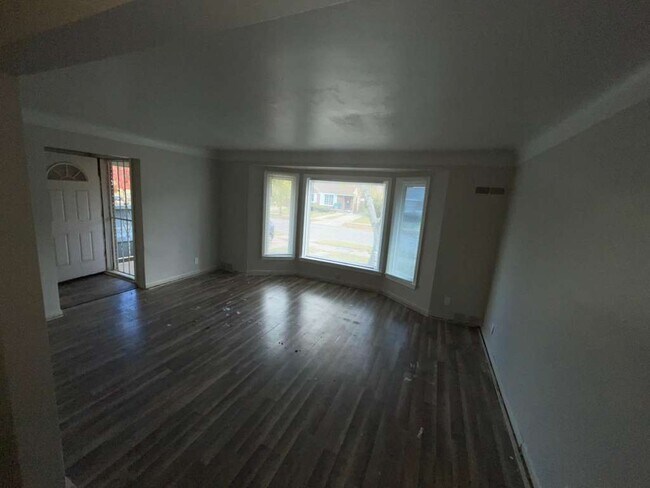 Building Photo - 9083 Grandville Ave