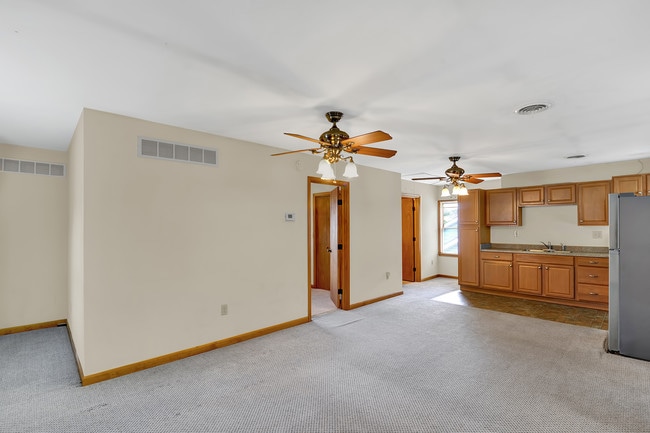 Building Photo - 1049 Yoder Dr