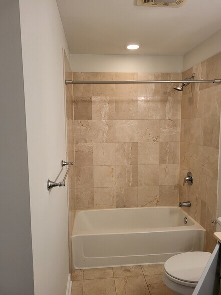 Building Photo - 303 W Ohio St