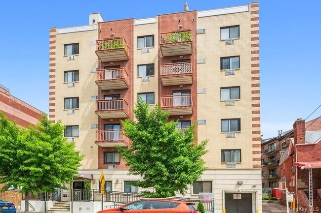 Building Photo - 141-16 84th Dr