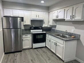 Building Photo - ½ OFF First Month's Rent! Updated Apartment in a Prime Central Las Vegas Location