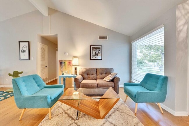 Building Photo - 8213 Briarwood Ln