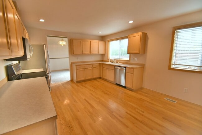 Building Photo - 4Bd/2.5Ba Everett House