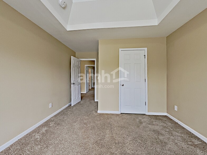 Building Photo - 4975 Hopewell Manor Dr