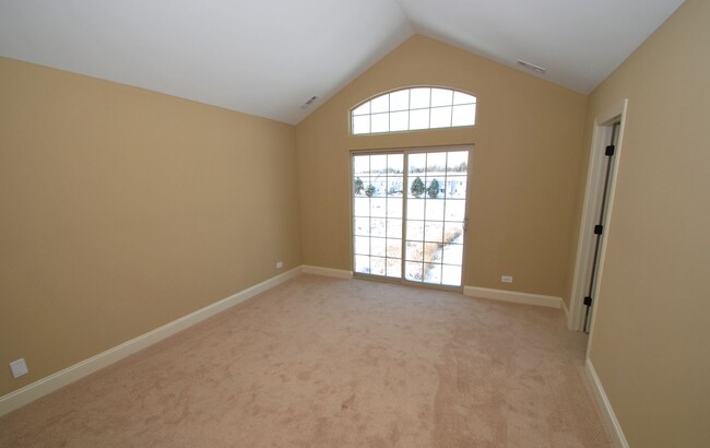 Interior Photo - 1502 - 1550 LAKERIDGE