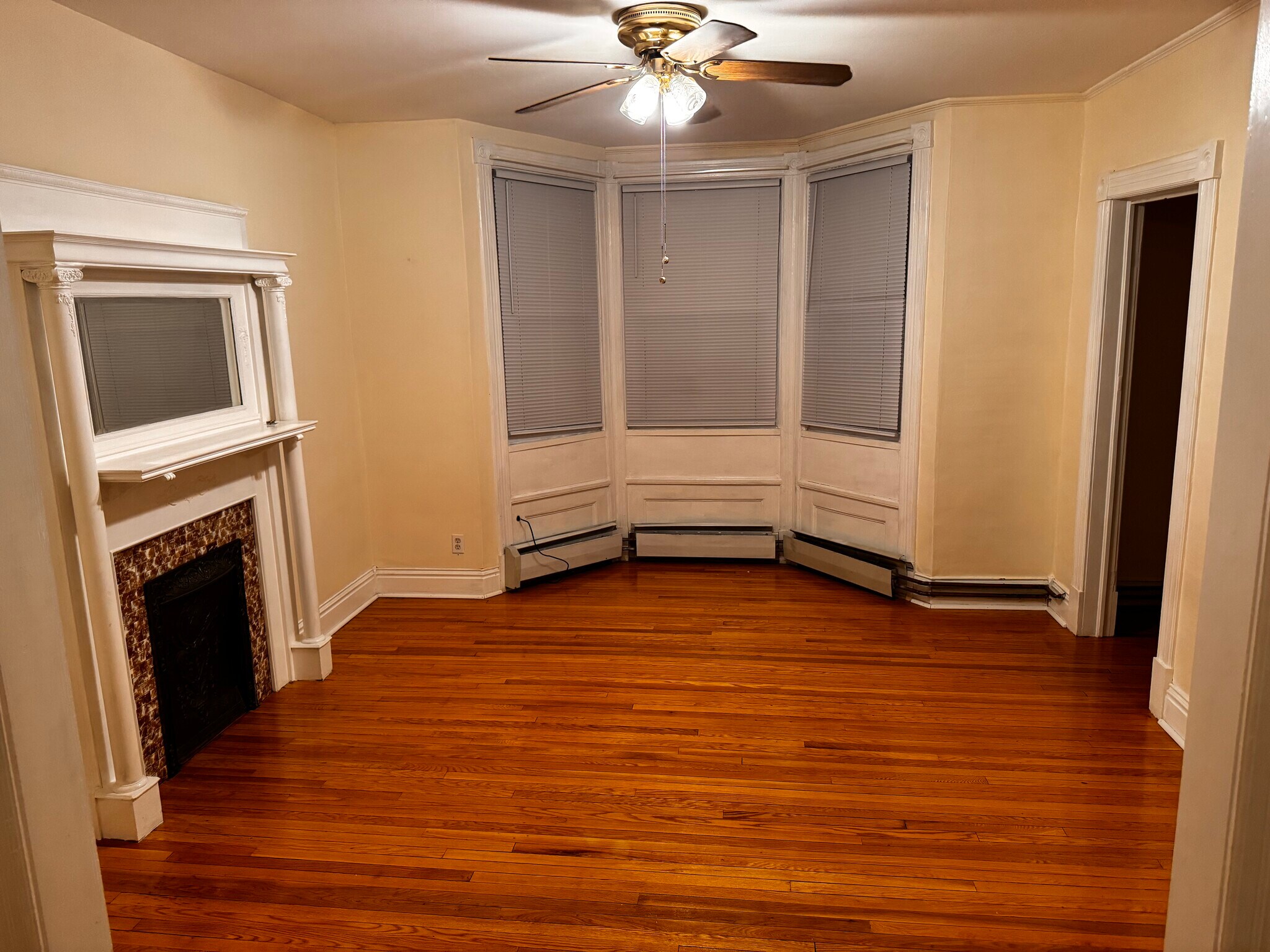 Livingroom - 1208 6th Ave
