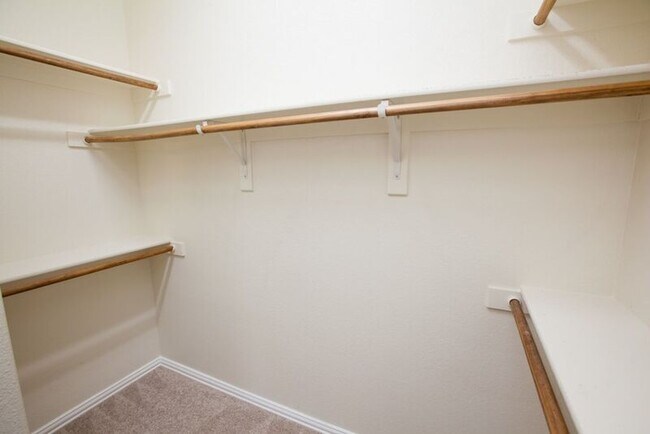 Building Photo - 517 Kelvington Dr