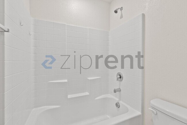 Building Photo - Unit Unit 3