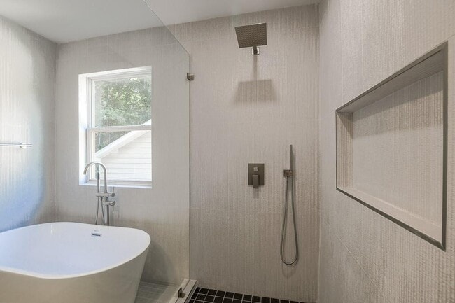 Building Photo - 70 Gardenia Dr NW