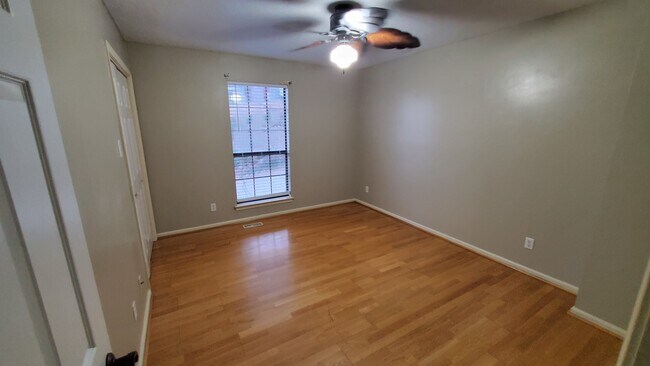 Building Photo - 1 Pine Way Ct