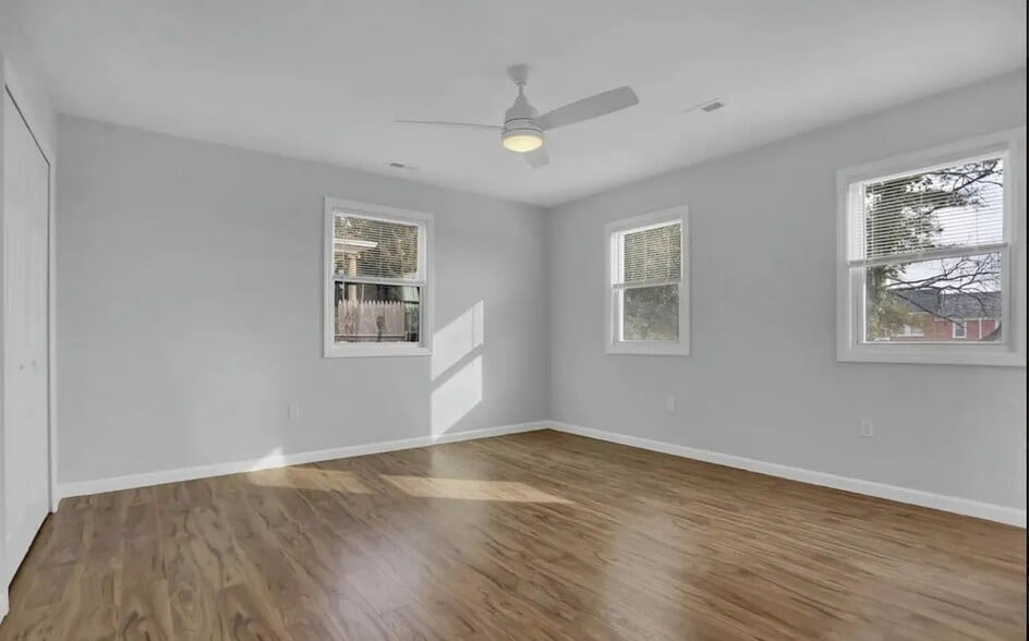 Building Photo - 5922 Benton Heights Ave