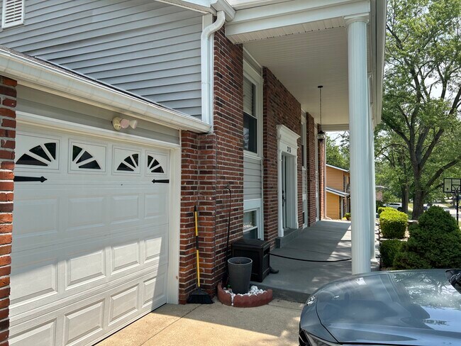 Building Photo - 375 Messina Dr