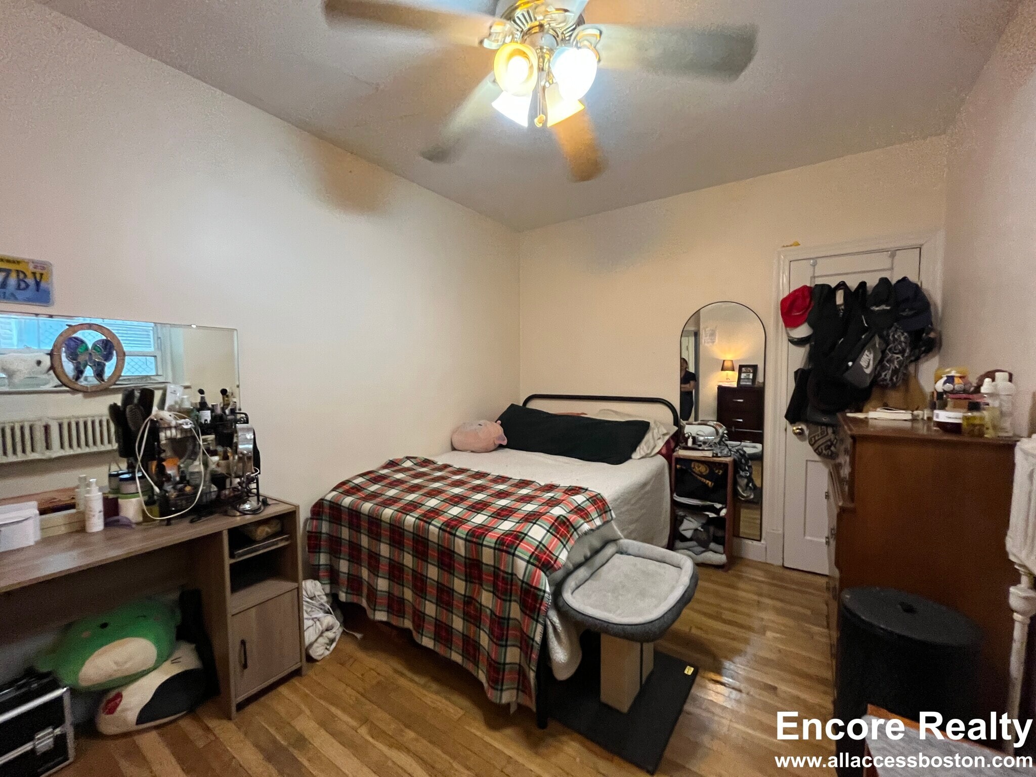 Building Photo - 1555 Beacon St