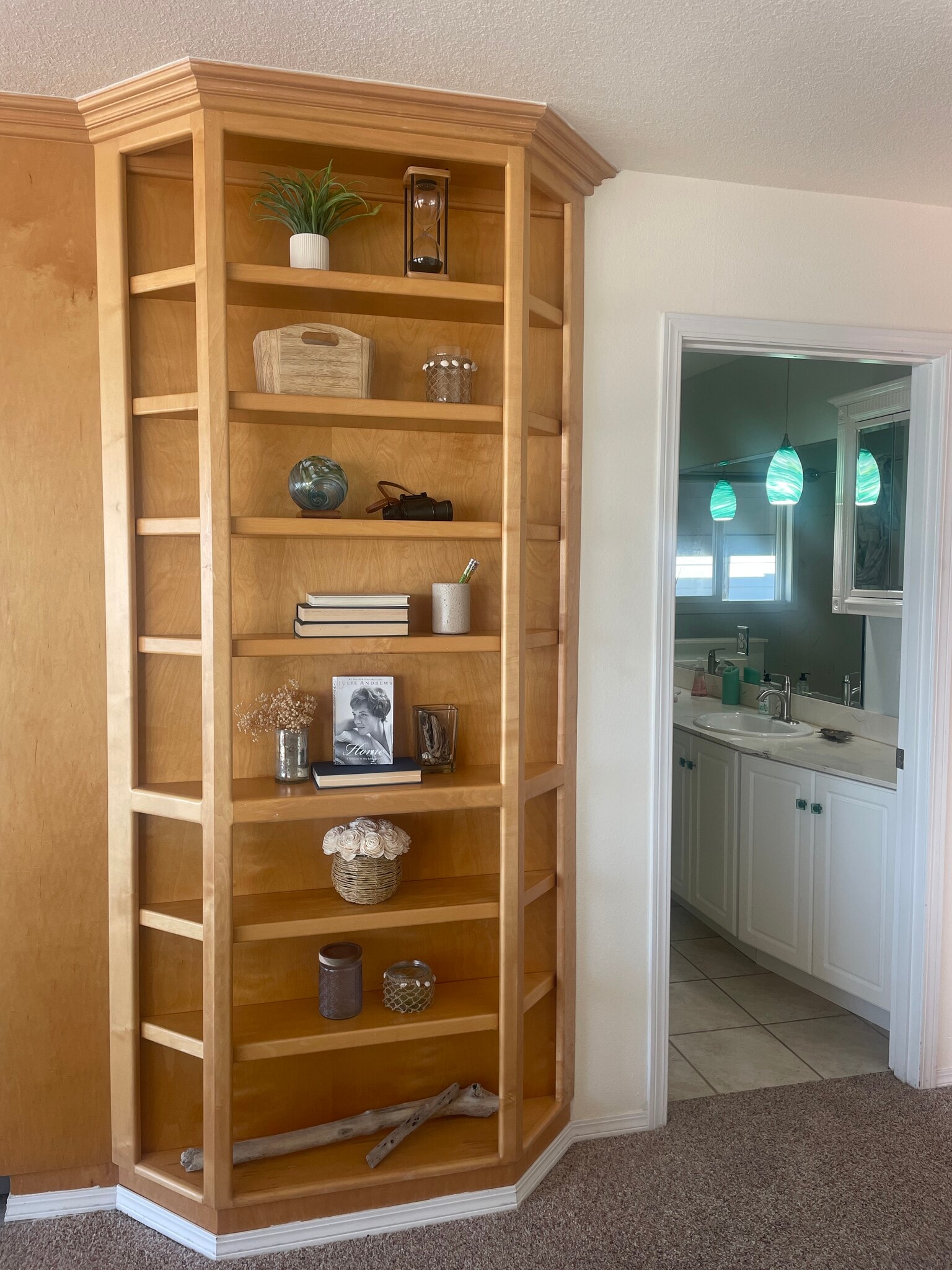 Building Photo - 257 SW Ebb Ave