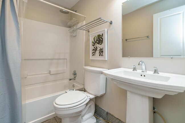 Building Photo - 945 Quay Ave